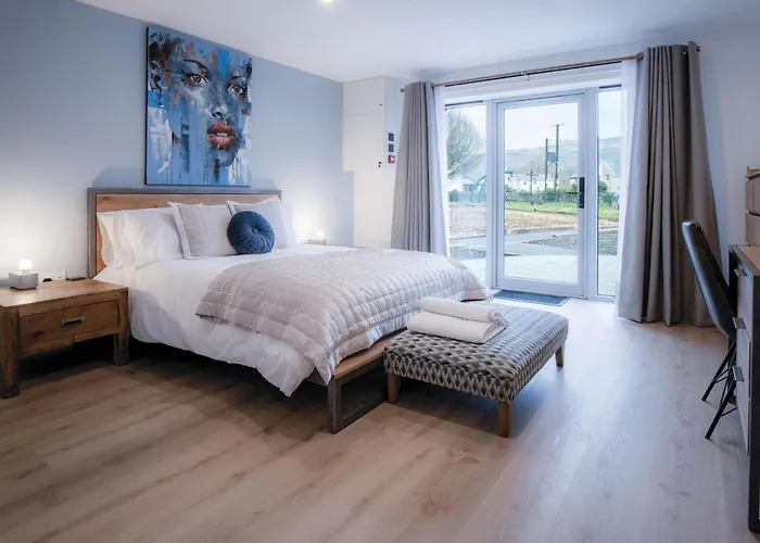 Suite 6 - Sleeping Giant Hotel - Pen Y Cae Inn